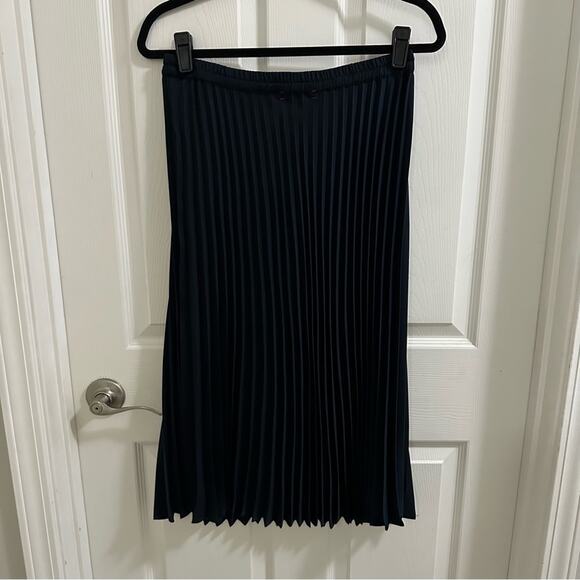 XiRENA FARAAH Twilight Navy Blue Pleated Midi Skirt Women’s size Medium NWT $194 - Picture 10 of 10